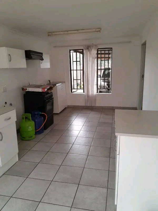 1 bedroom cottage with cupboards,gas stove an  in Old Birch Acres