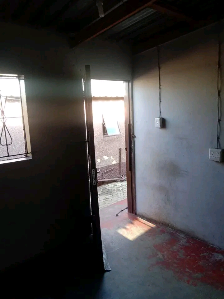Room available at ext 3 ema11 police station   in Ivory Park
