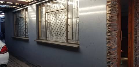 A 3 bedroom house is available in midrand
re  in Rabie ridge