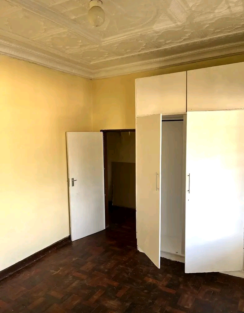 Bedroom r2200 including water and electricity  in Bezetenhoud valley