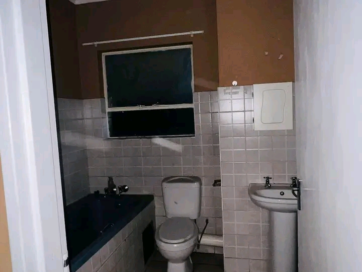 3 bedroom flat for sharing in cbd (the oaktre  in Kempton Park