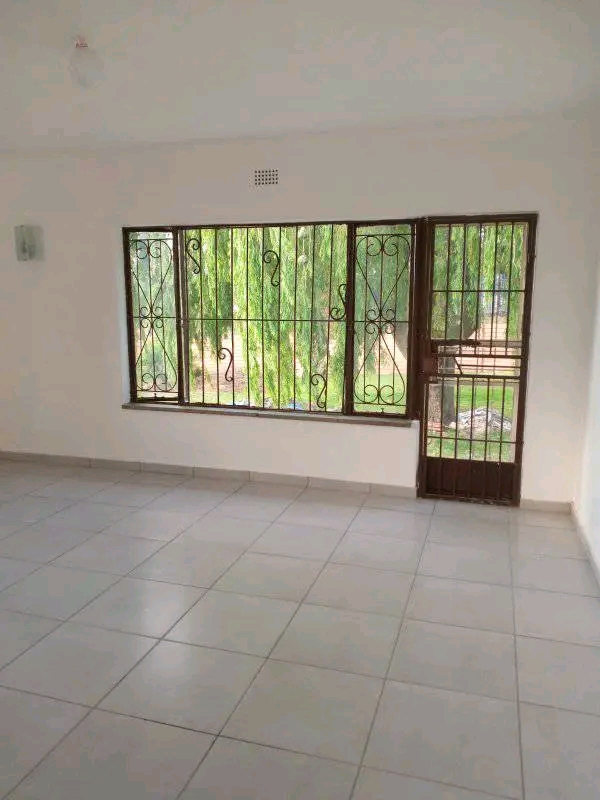 3 bedrooms house, main bedroom with en-suite,  in Birchleigh