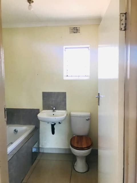 2 bedroom house for rent . r5000/per month.   in Sky City