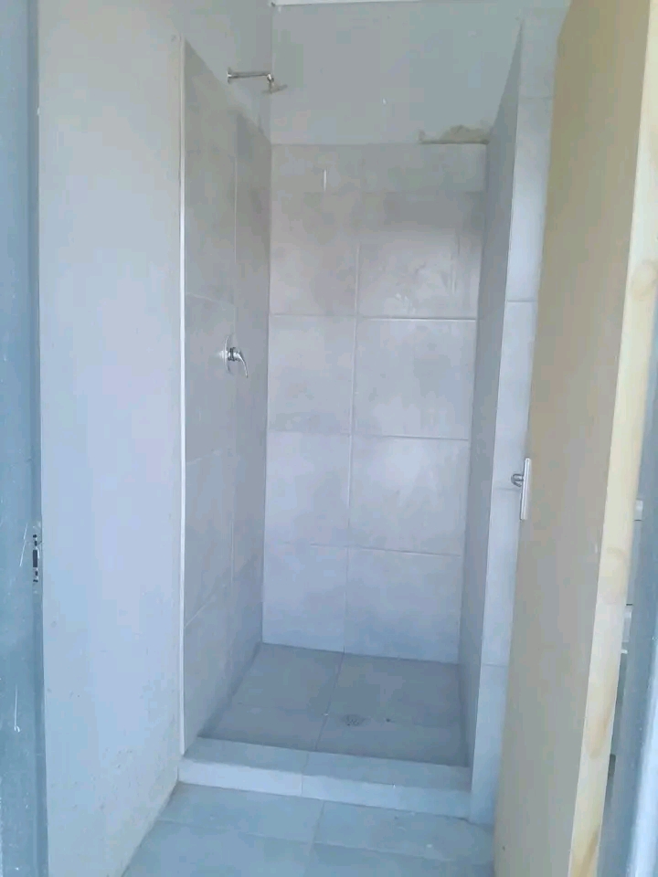 Room rent walking distance to wadeville indus  in Leondale
