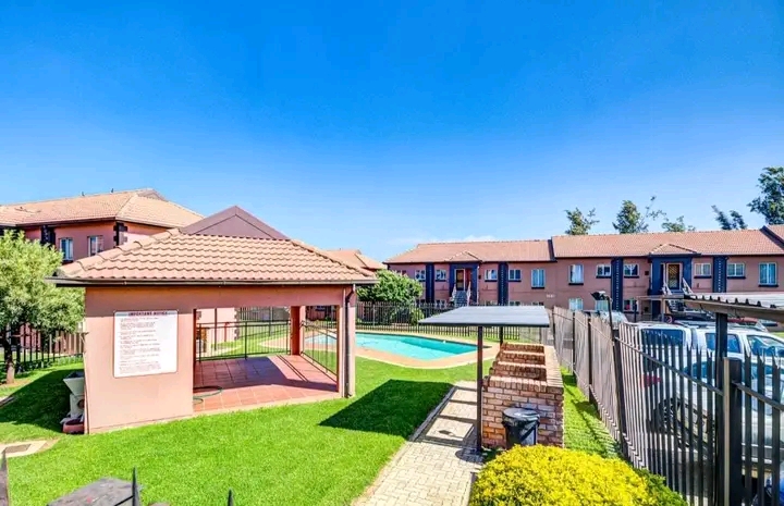 Single room available 1 december for 1 person  in Kempton Park