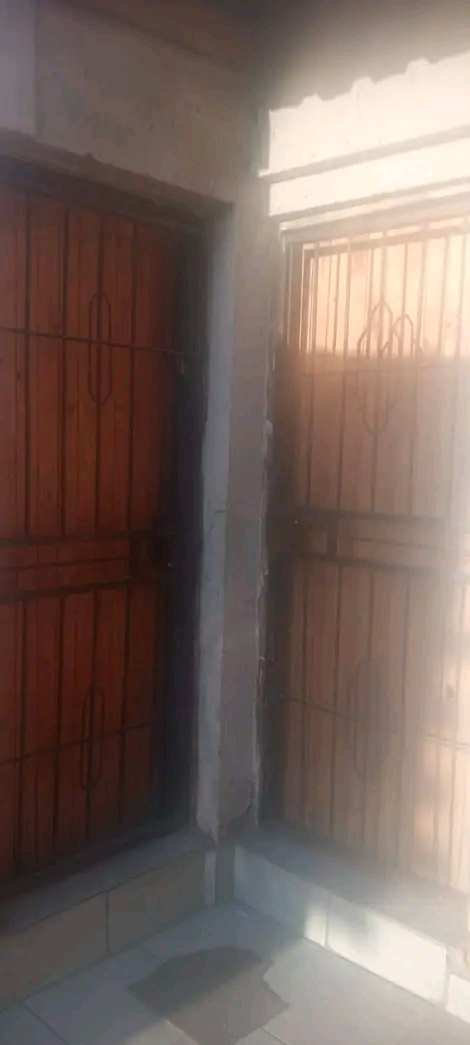 Stand for sale at ext 2 7rooms and shop full   in Kaalfontein