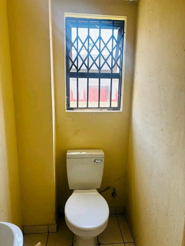 A bachelor room for r2500 deposit r1250 electr... in Ebony Park