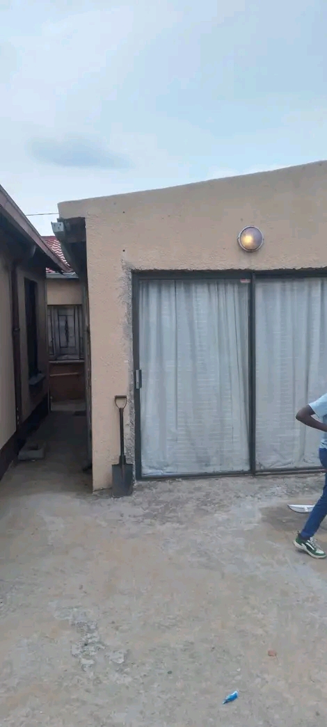 2 bedroom house  available at ext 4
rent r50  in Ebony Park