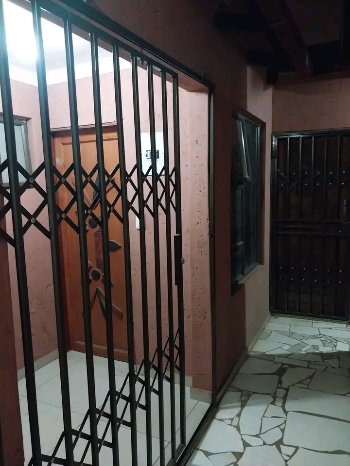 🏘️ garage room to rent available immedia  in Dobsonville