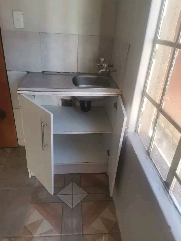 Room to rent ext 10 
rent 2500
deposit half  in Cosmo City