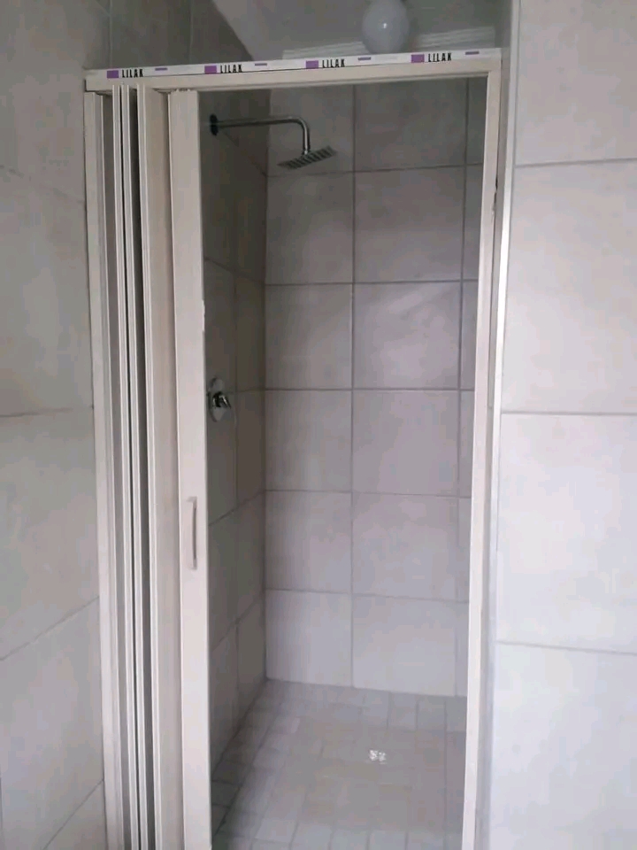 Cottage available in ex1 immediately with 
f  in Rabie ridge
