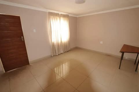 Still available to rent in  white city for 25  in White City Jabavu