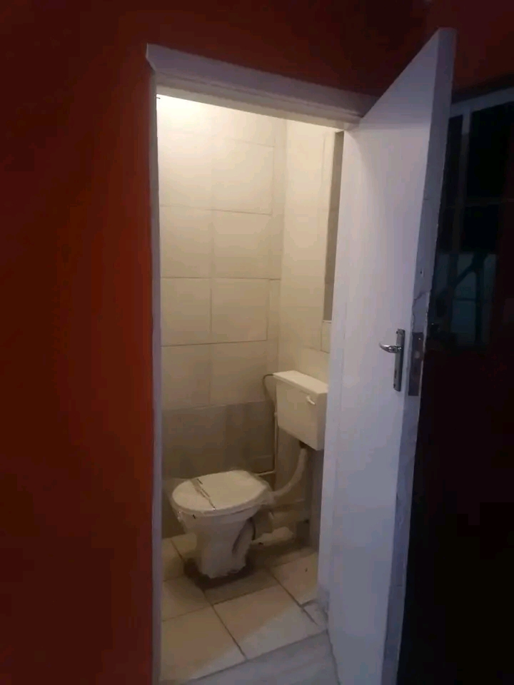 Cottage to rent available r 2500 in 9th stree  in La Rochelle