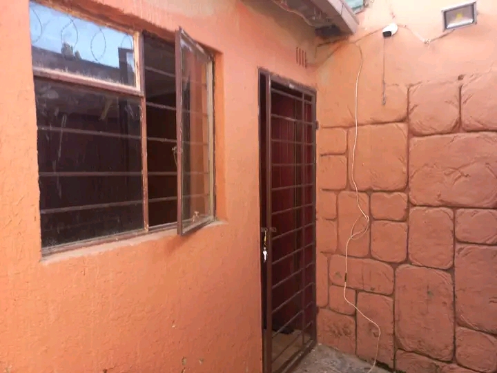 Neat and spacious one bedroom cottage availab  in The Hill