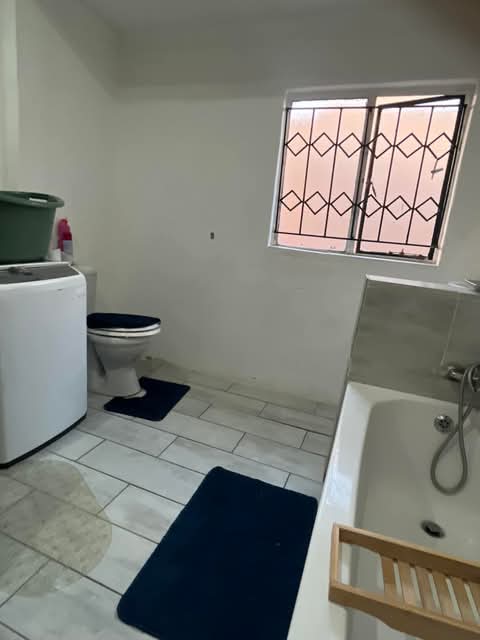 House for rent
r8000
water included 
prepa  in Meredale