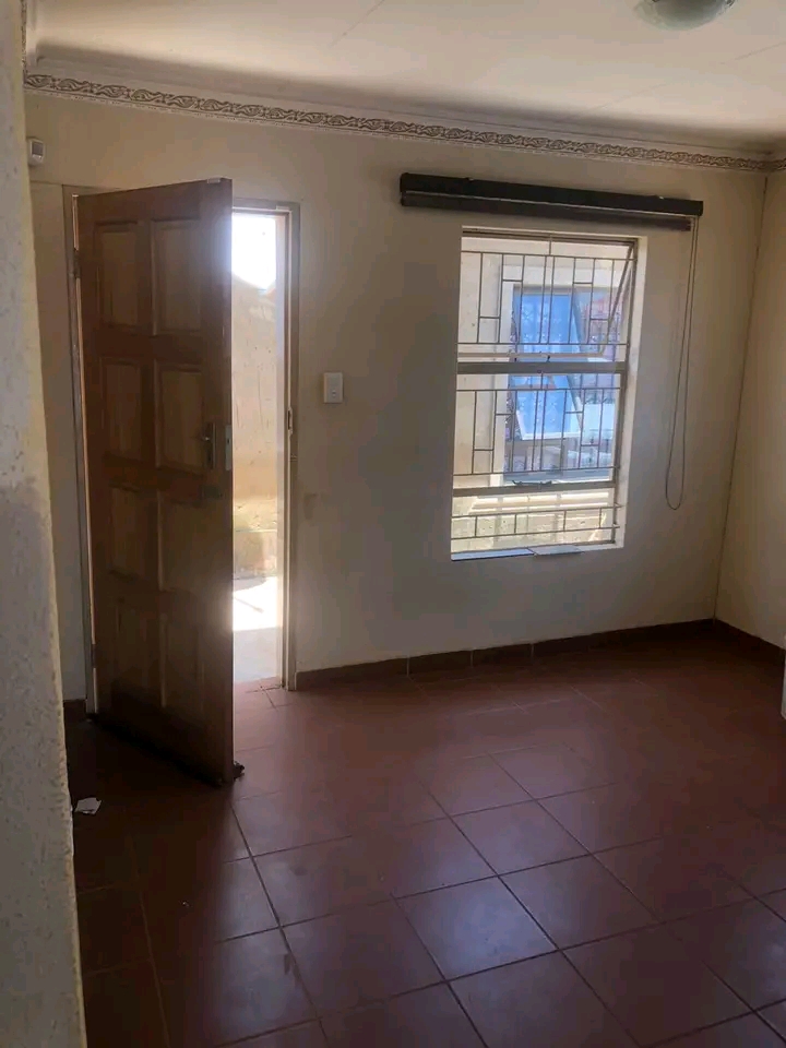 3 bedroom house available for rental at r5500  in Lufhereng