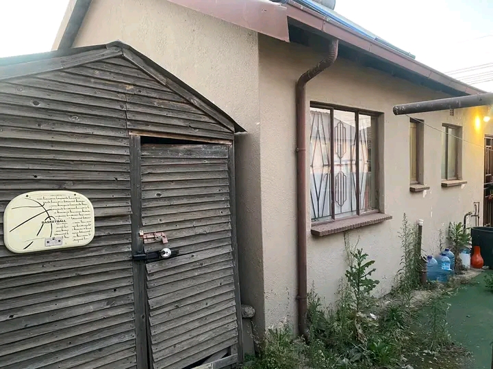 Stand alone 2 bedroom house to rent in midran  in Klipfontein