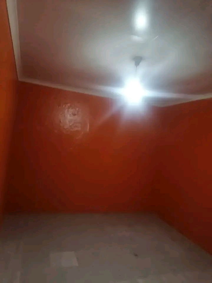Cottage to rent available r 2500 in 9th stree  in La Rochelle