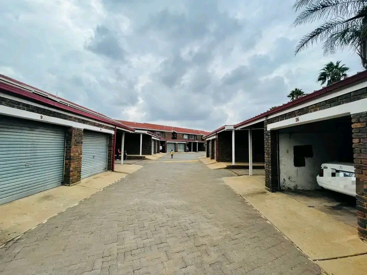 3 bedrooms duplex apartment with built in cup  in Clayville