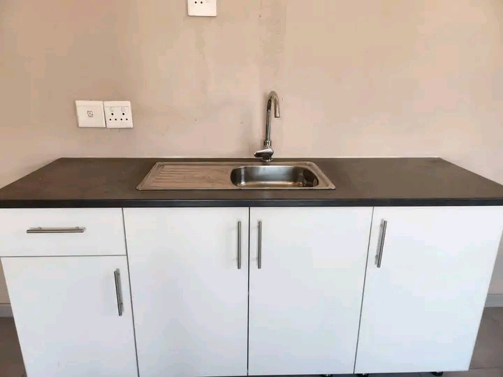Teanong(near swazi inn) bachelor room availab  in Tembisa
