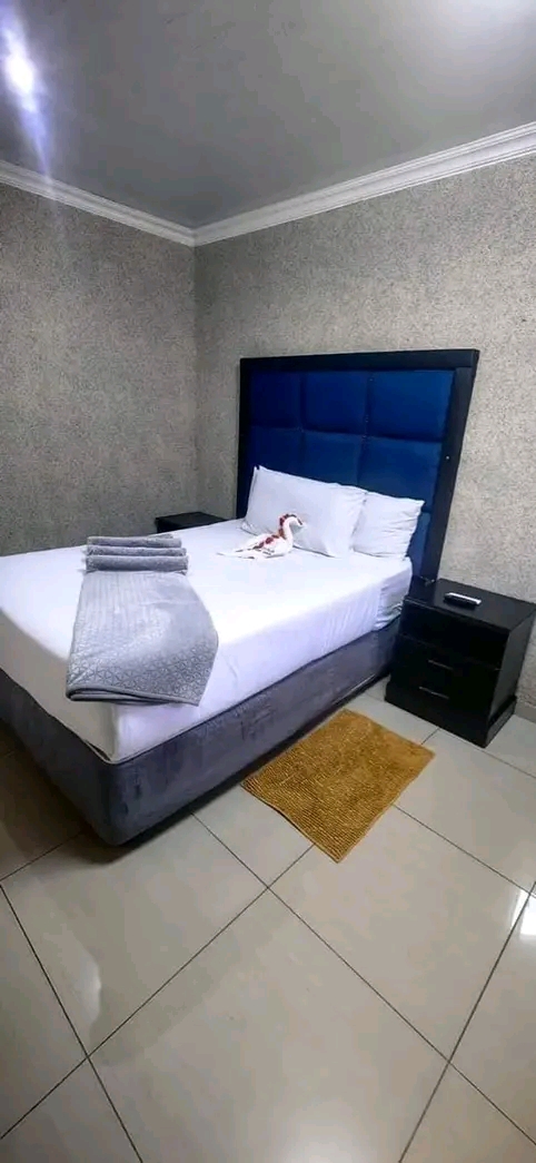 Day rest 10am to 5pm - r300
night rest 6pm t  in Braamfischer
