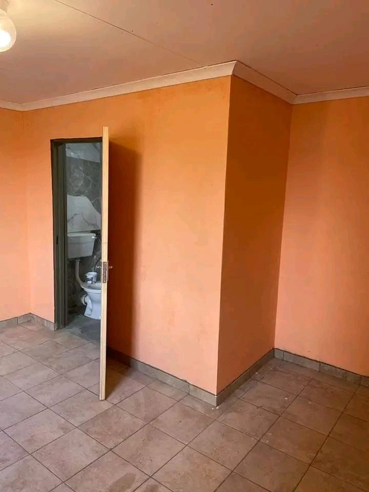 Room available 1st of june in ext 3 not far f  in Langaville