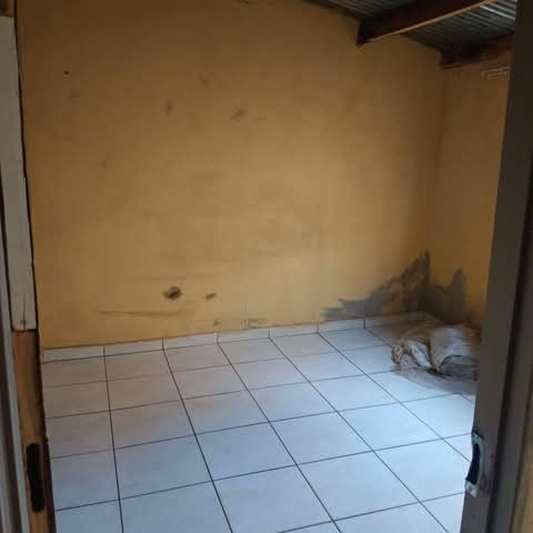 House available for rental ext 7 r4000

mor  in Oakmoor