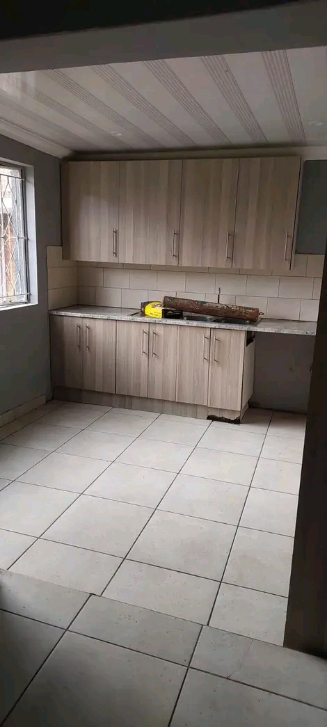 Neat 2bedroomed house available to rent. rent  in La Rochelle