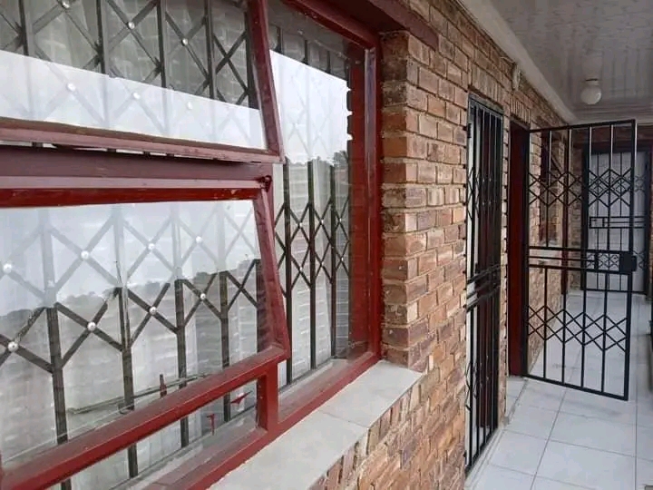 Specious bachelor to rent available at difate  in Tembisa