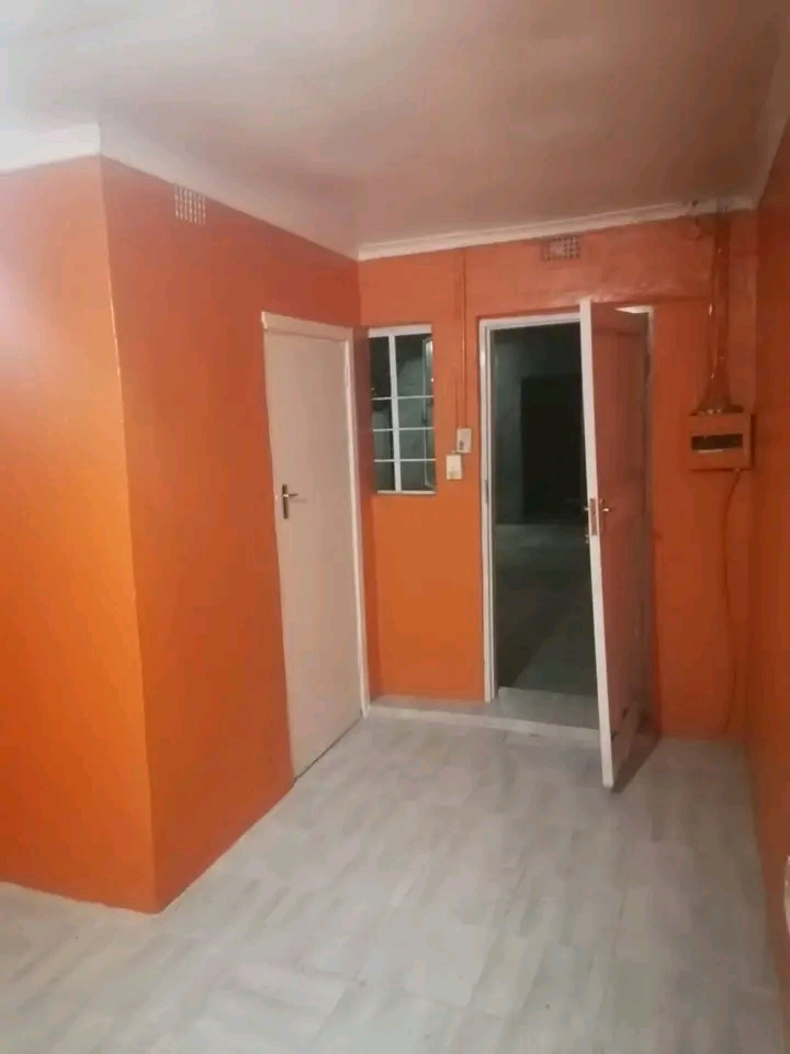 Cottage to rent available r 2500 in 9th stree  in La Rochelle