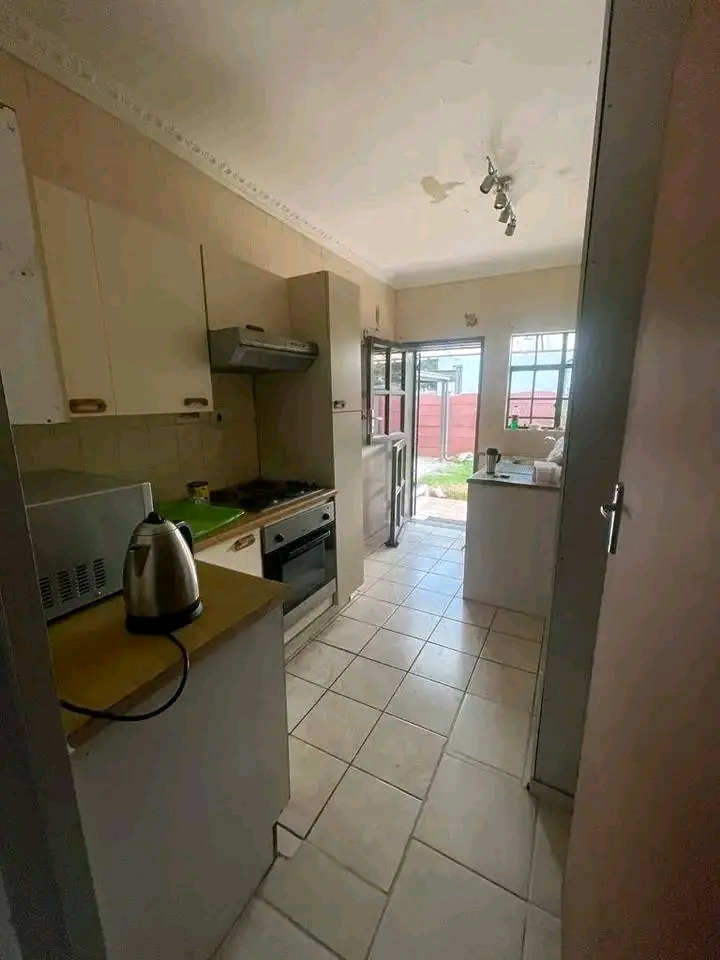One bedroom cottage 🏠
r3600 rental 💰
  in Birch Acres