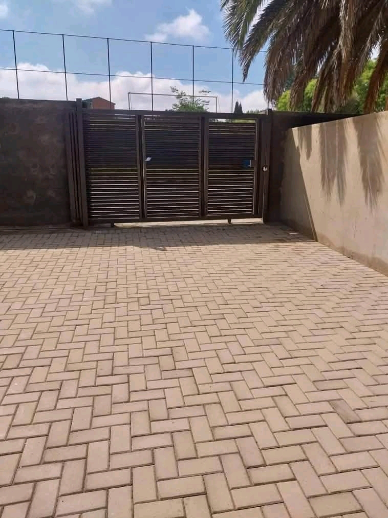 1 bedroom cottage with:
fitted wardrobe 
fi  in Birch Acres