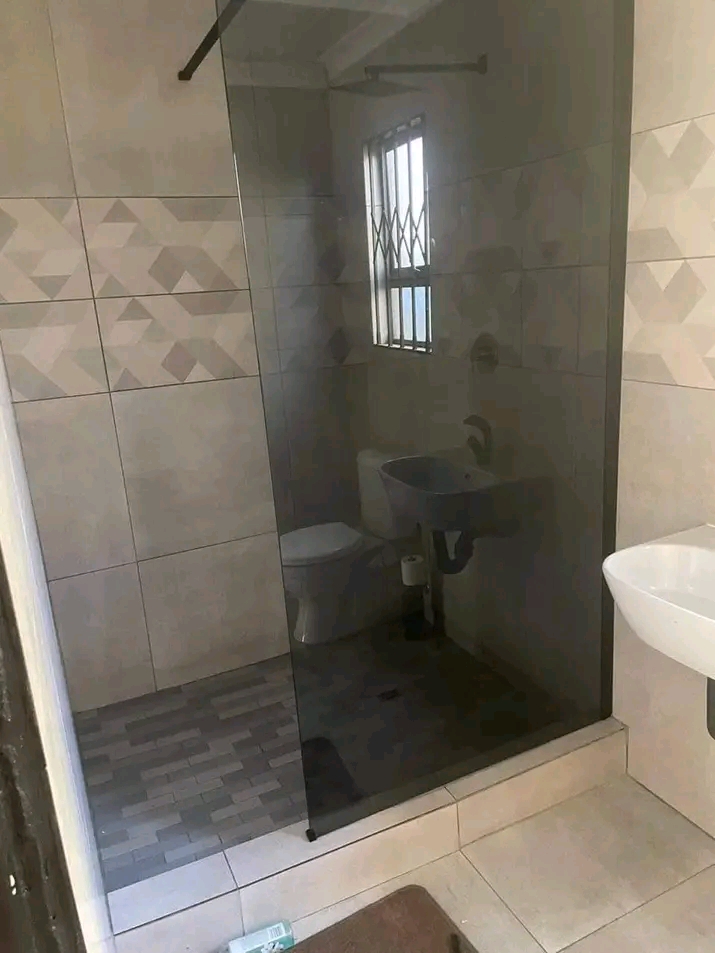 Ensuit ext 12 r2200 available immediately  in Soweto