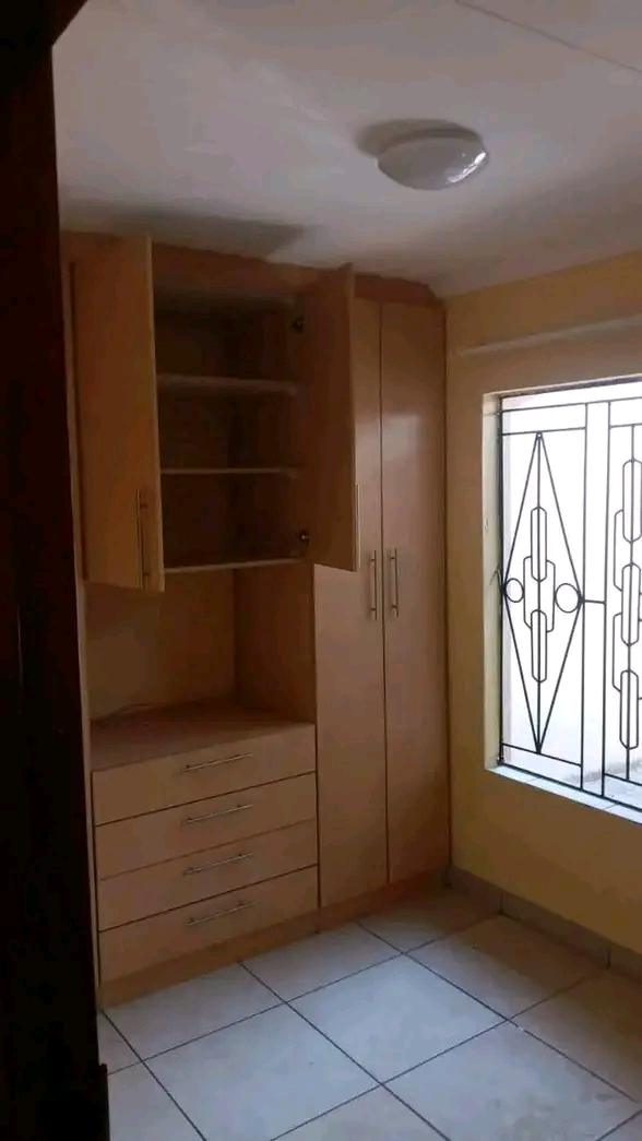 2 bedroom house -with 4 outside rooms -to ren  in Ebony Park