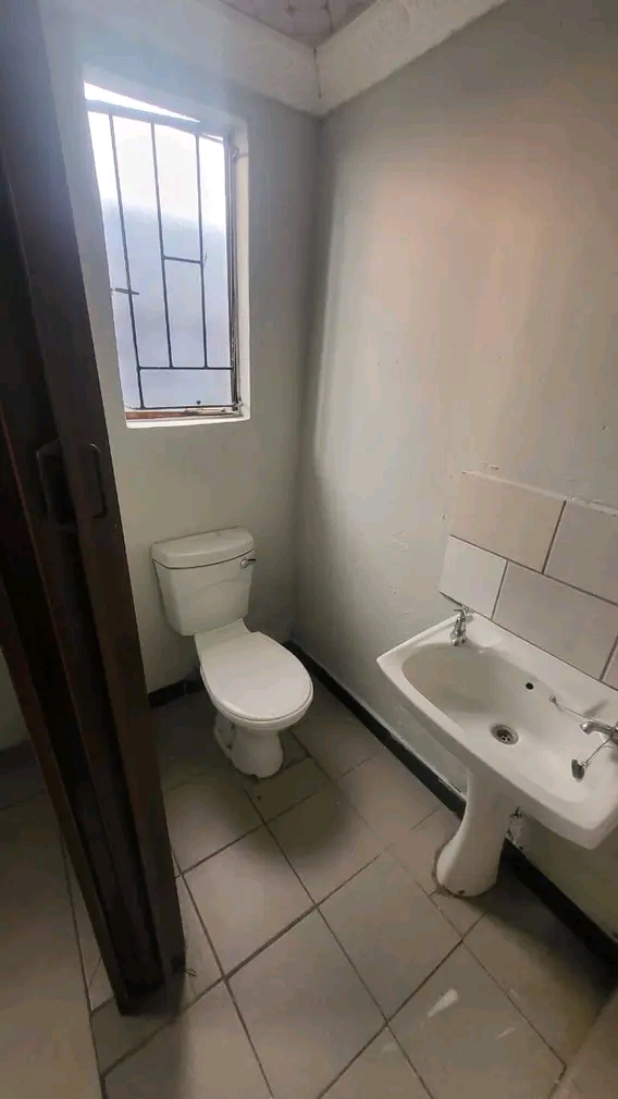 Cottage with own toilet and shower available   in Cosmo City