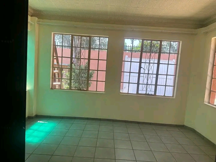 4 bedroom with 2 bathroom house to let in pro  in Kensington