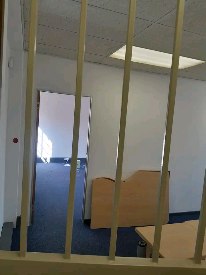 I have this empty office space for r5500 mont  in Midrand