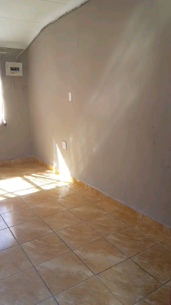 2 room zozo at orlando east opposite diepkloo  in Diepkloof
