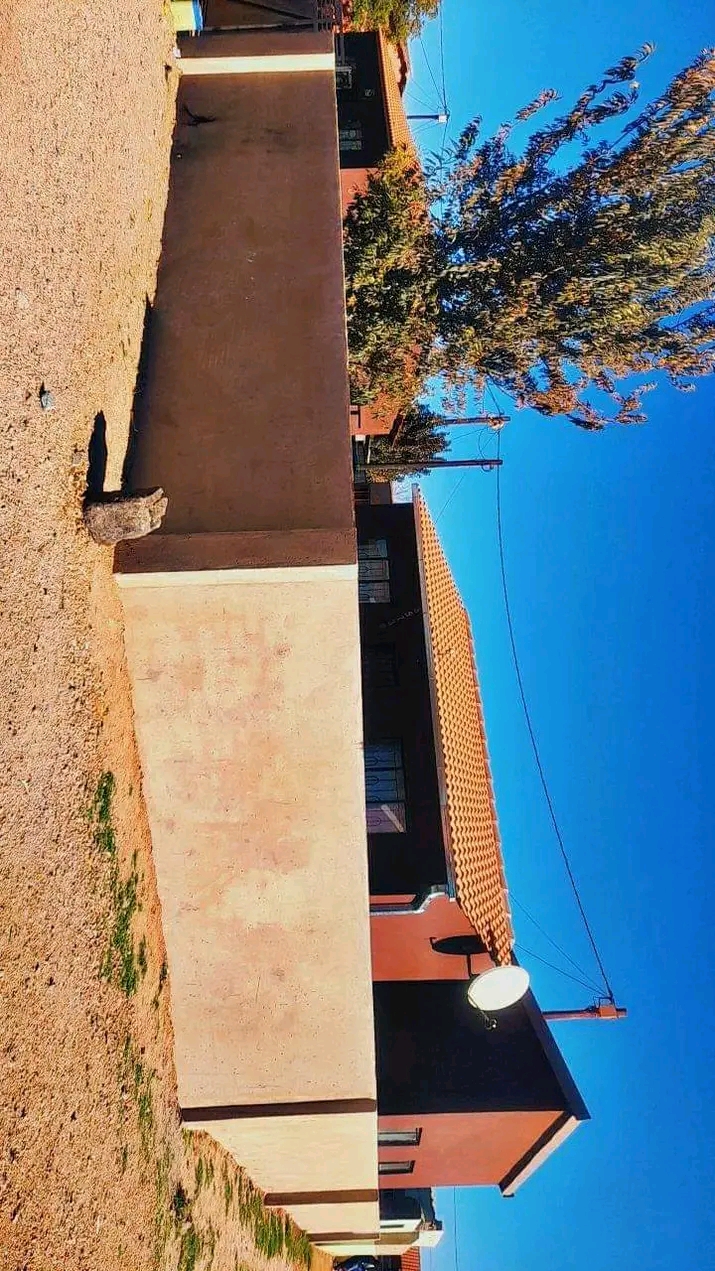 2 bedroom,  open plan kitchen and bathroom,    in Daveyton