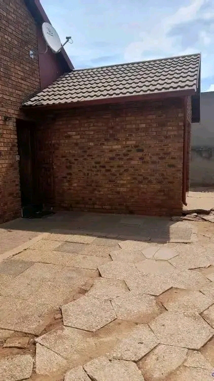 Two bedroom house  available in roets drive a  in Vosloorus