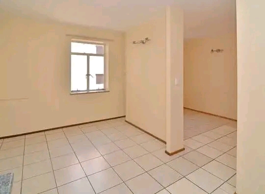 Comfortable home this inviting 1-bedroom home  in Lombardy East