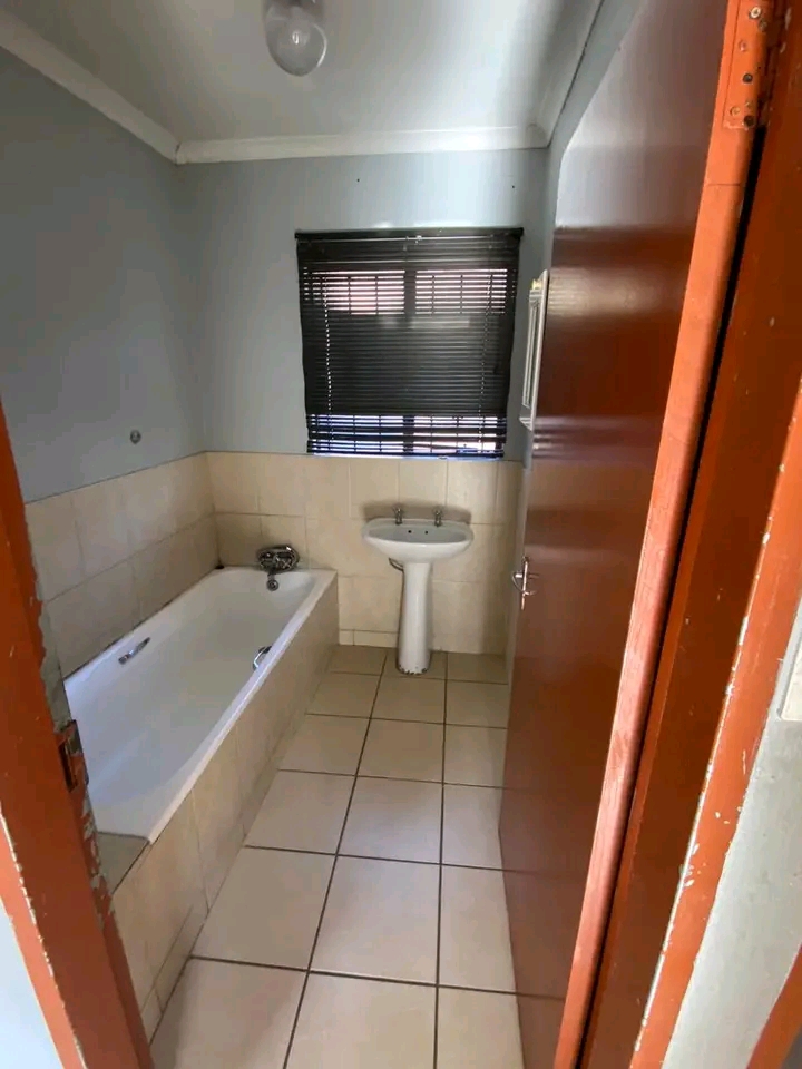 2 bedroom 1 bath house to rent immediately in  in Cosmo City