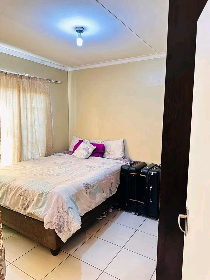 2 bed room to rent in ext 8 available from 28  in Cosmo City