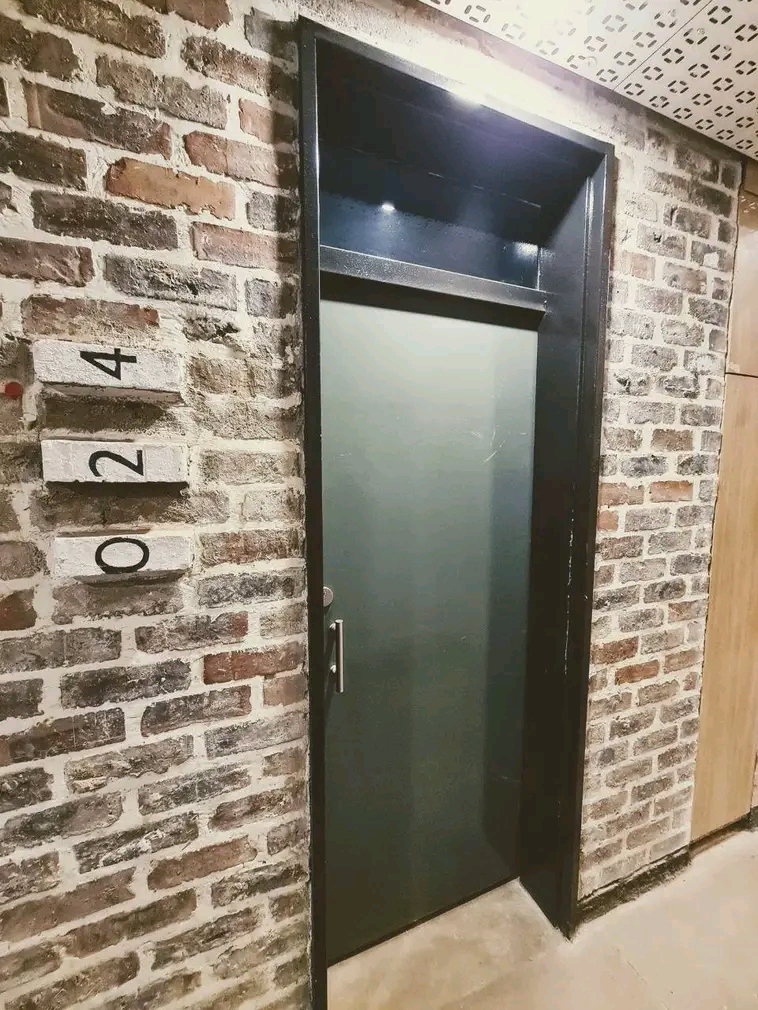 Cluster rooms without balcony r2600 1 bedroom  in Maboneng