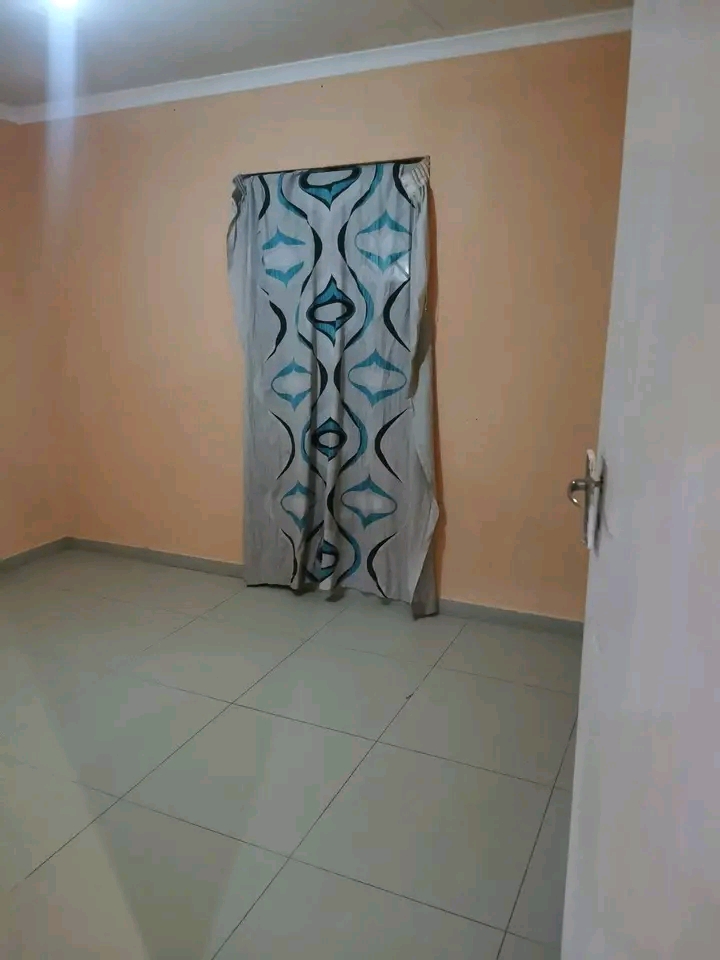 2 bedroom house
beautiful 2 bedroom house fo  in Protea Glen