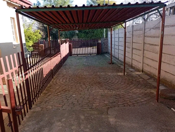 Flatlet to rent r3 500
big unit to rent with  in Brakpan