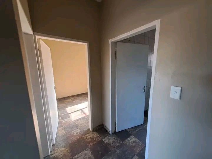 Neat and modern 2 bed ground unit in mondeor   in Mondeor