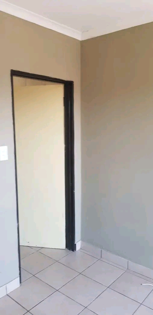 2 rooms ensuites available to rental at zone4  in Diepkloof