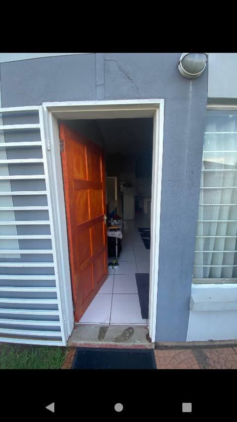 Townhouse, 2 bedroom, bathroom, fitted kitche  in Ridgeway