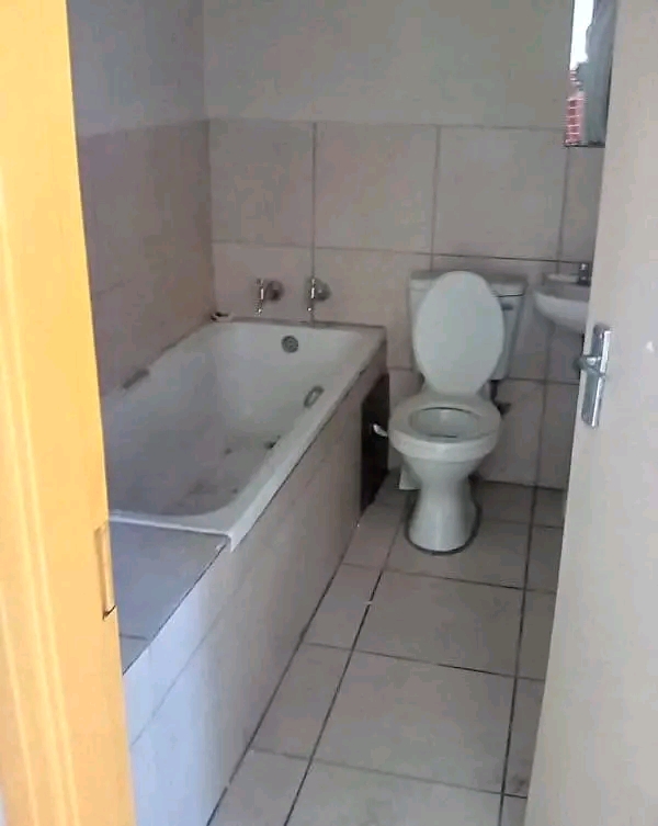 1 bedroom flat to let | cnr jepee&von willeig  in Johannesburg